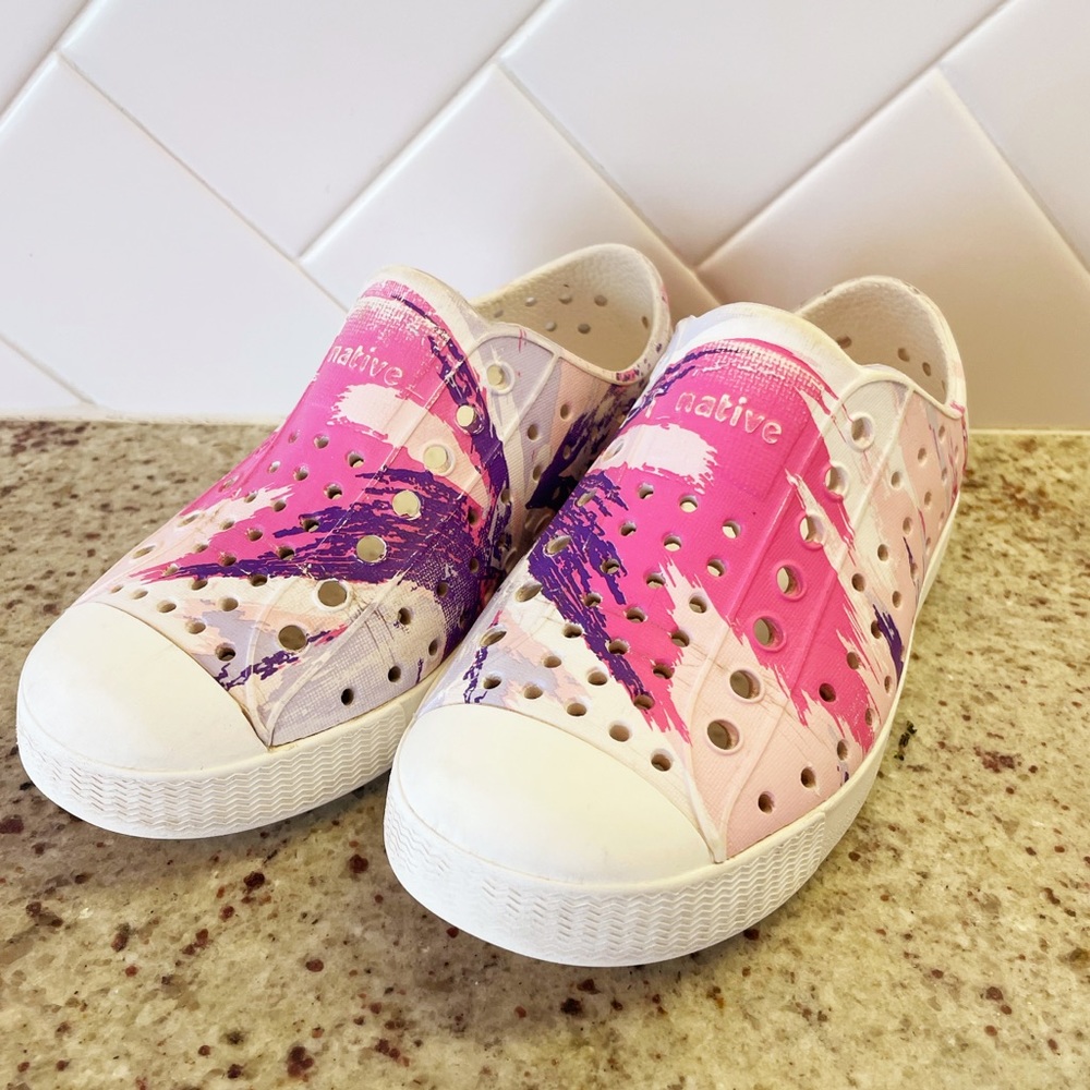 Native Jefferson pink splatter girls shoes C11